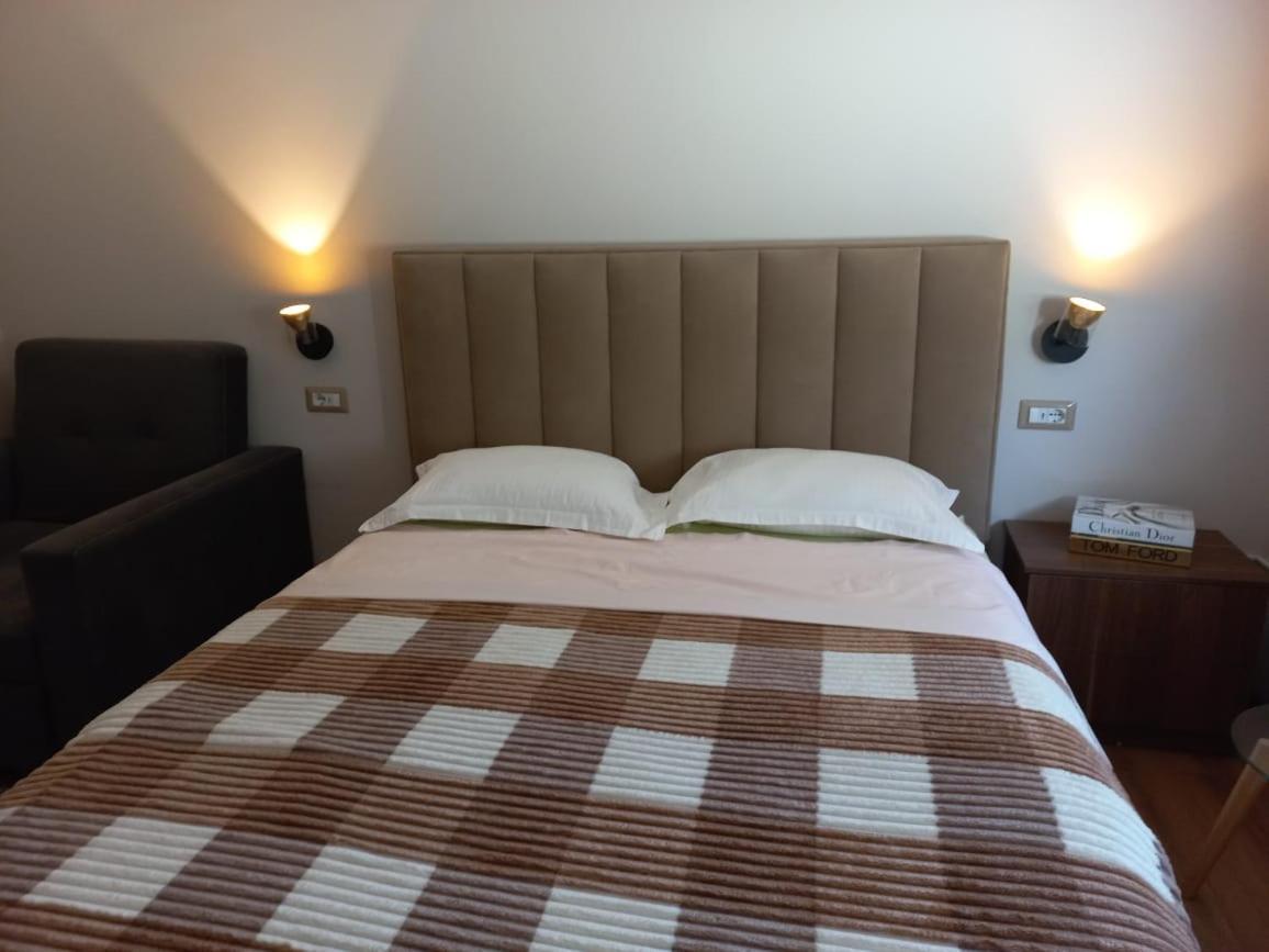 Penthouse Rooms & Aparts Tirana Exterior foto