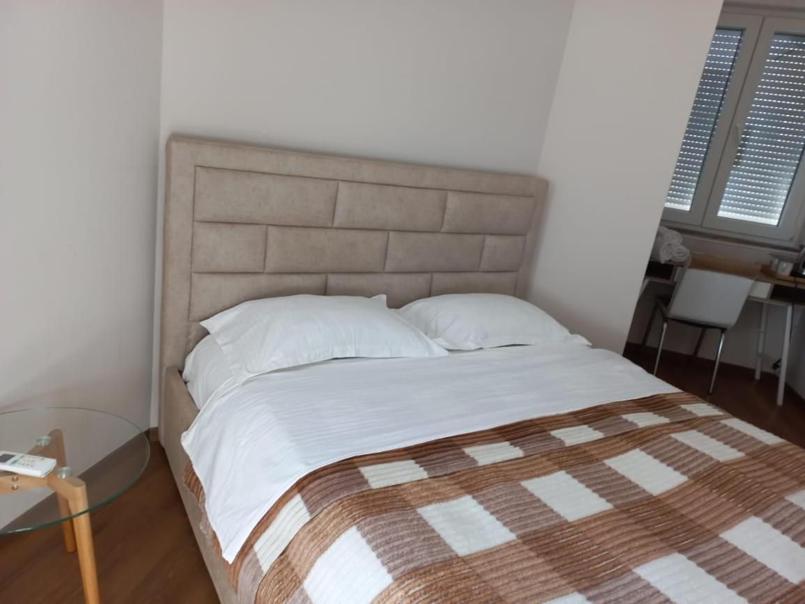 Penthouse Rooms & Aparts Tirana Exterior foto